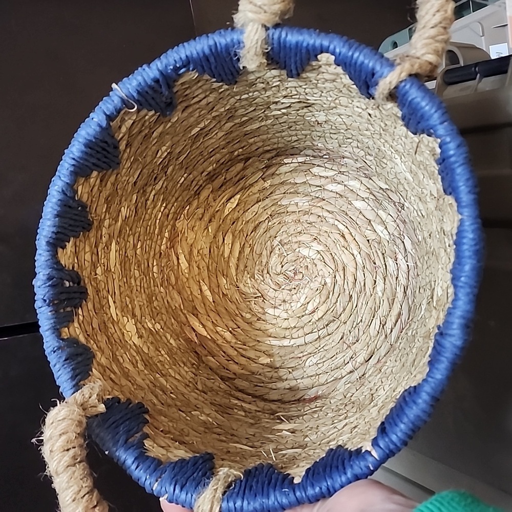 Decocrated Boho Basket Woven Tan Blue Double Handles Storage NWT - Picture 5 of 6